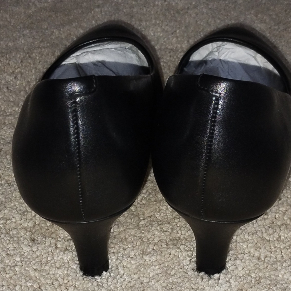 Clarks Linvale Jerica 10w. Black Leather Pumps. N… - image 4